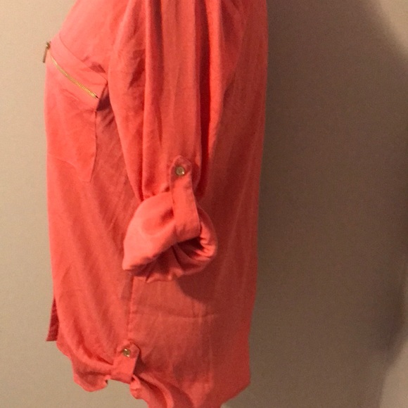 Calvin Klein button down convertible sleeve shirt. - Picture 3 of 4